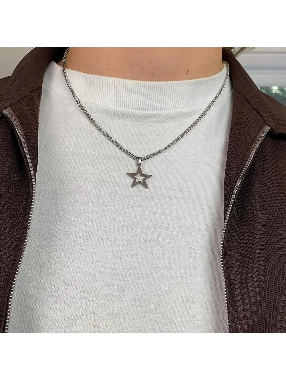 Y2k cyber simplistic grunge silver star opium necklace. Cool simple design. Chai